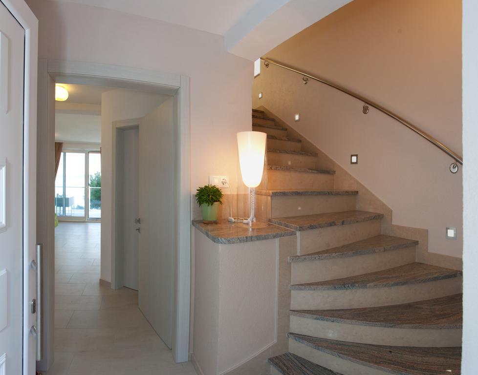 Apartments Villa Anamaria Трогир Екстериор снимка