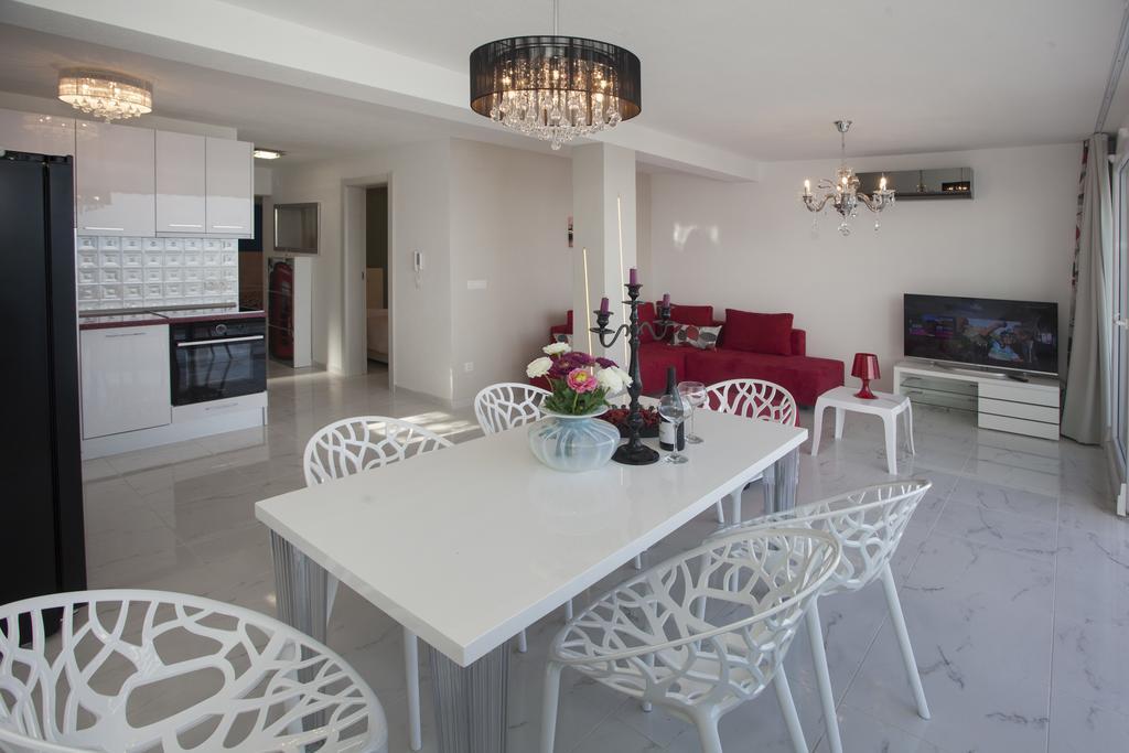 Apartments Villa Anamaria Трогир Екстериор снимка