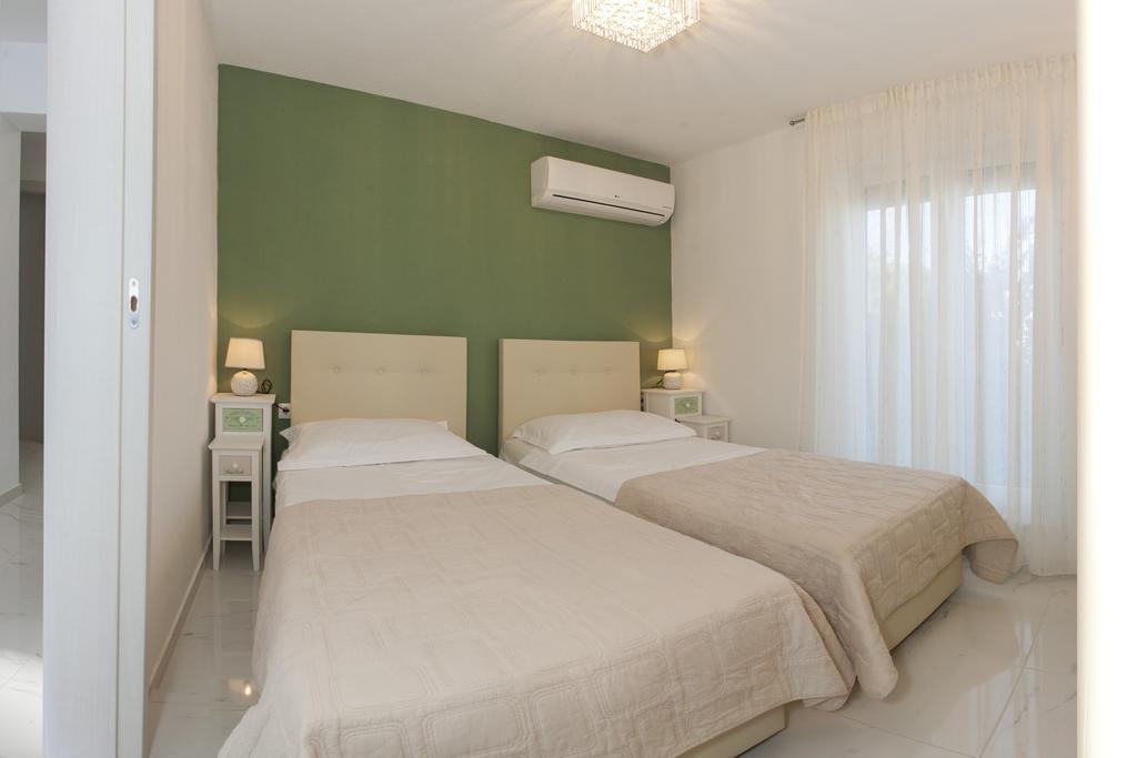 Apartments Villa Anamaria Трогир Екстериор снимка